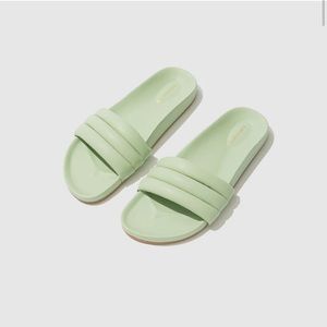 Beatrice Valenzuela Slides in Peyote